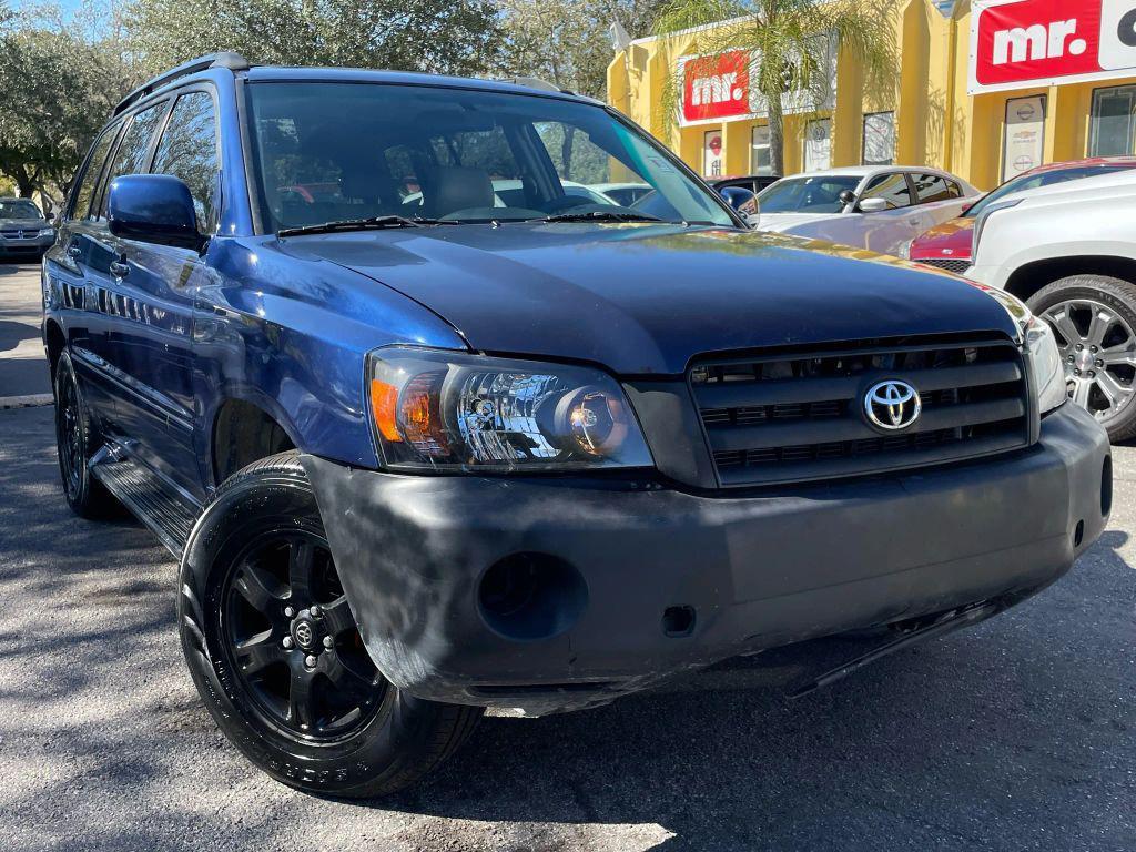 used 2004 Toyota Highlander car, priced at $3,299