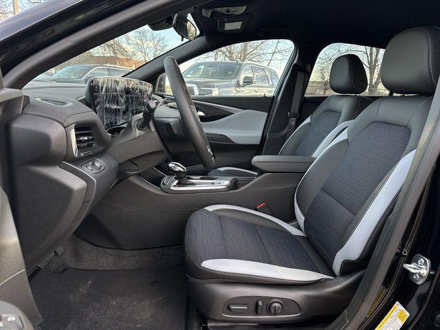 new 2025 Buick Envista car, priced at $24,279