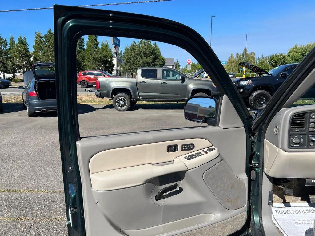 used 2001 Chevrolet Suburban car, priced at $5,999