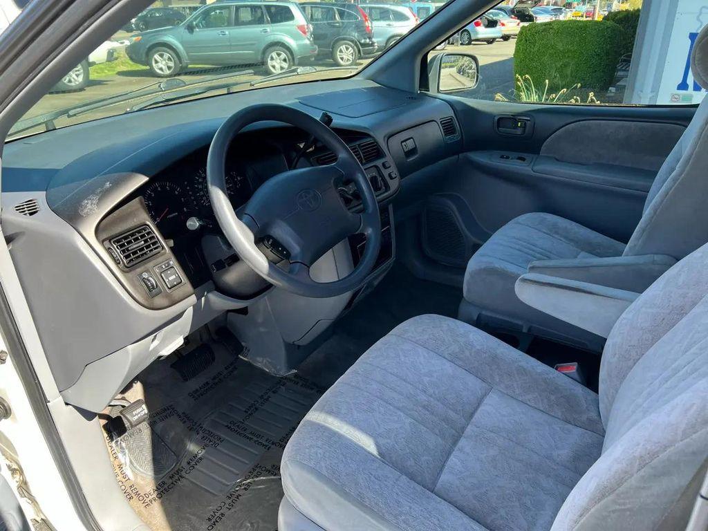 used 2000 Toyota Sienna car, priced at $2,999