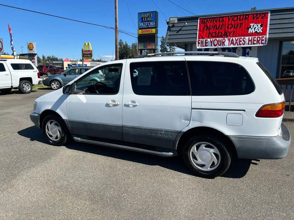 used 2000 Toyota Sienna car, priced at $2,999