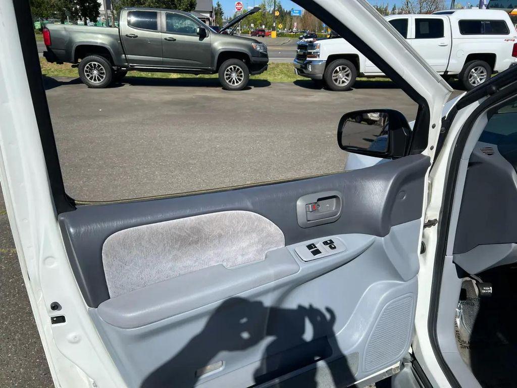 used 2000 Toyota Sienna car, priced at $2,999
