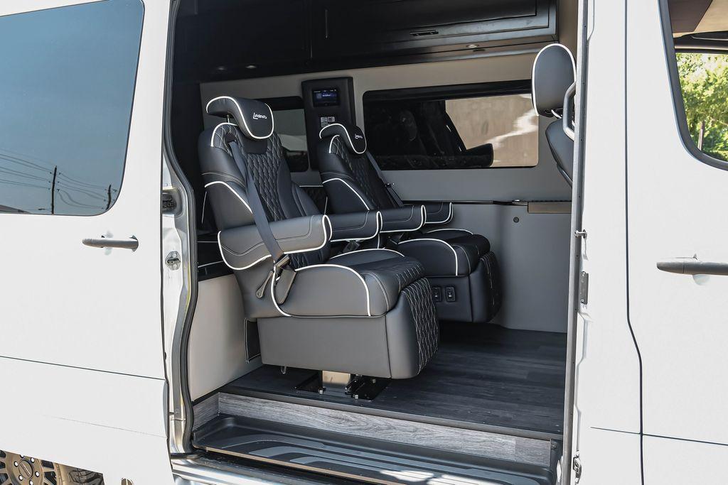 Mercedes-Benz Sprinter view 44