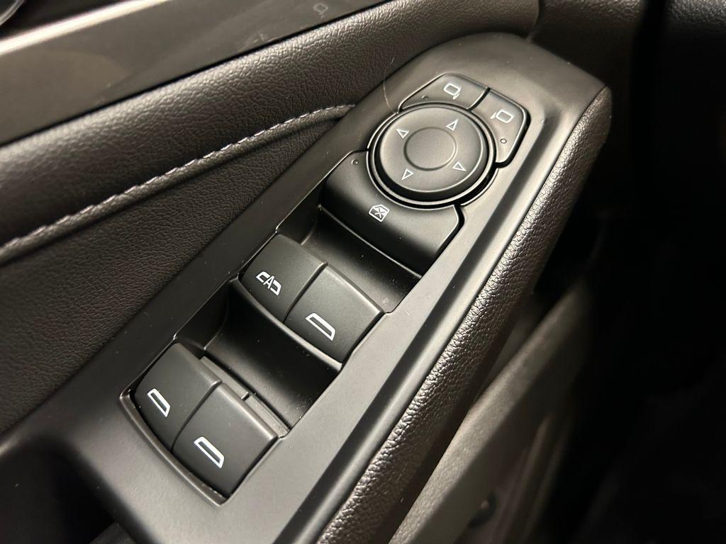 used 2023 Chevrolet Traverse car, priced at $27,500