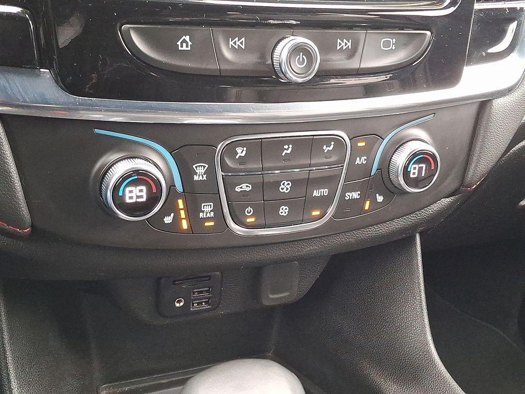 used 2023 Chevrolet Traverse car, priced at $29,900