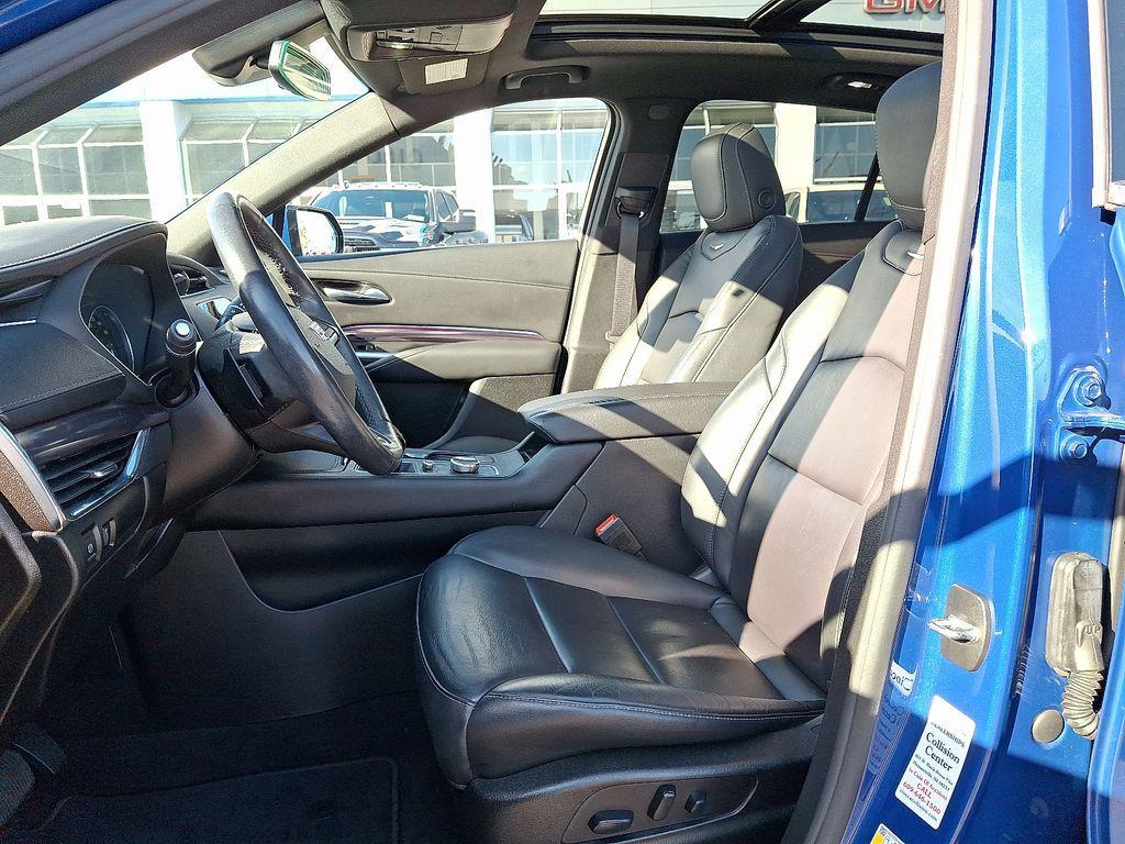 used 2023 Cadillac XT4 car, priced at $26,500