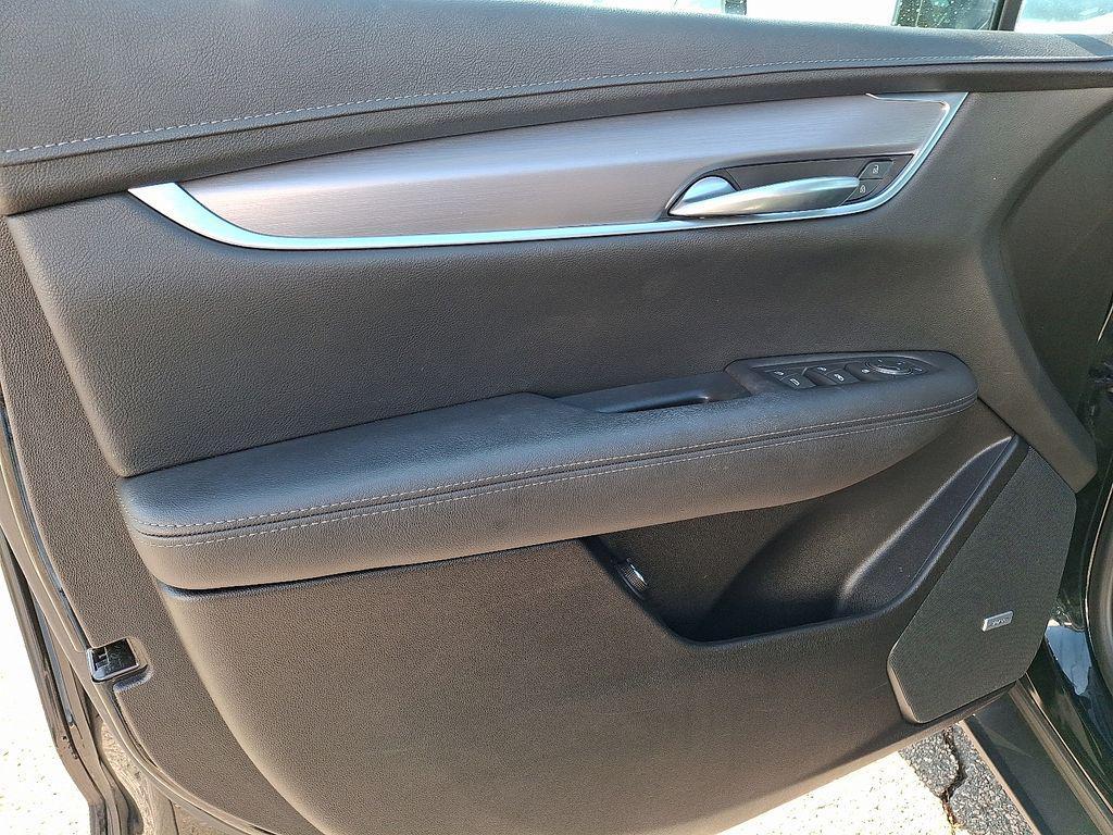 used 2023 Cadillac XT5 car, priced at $25,900