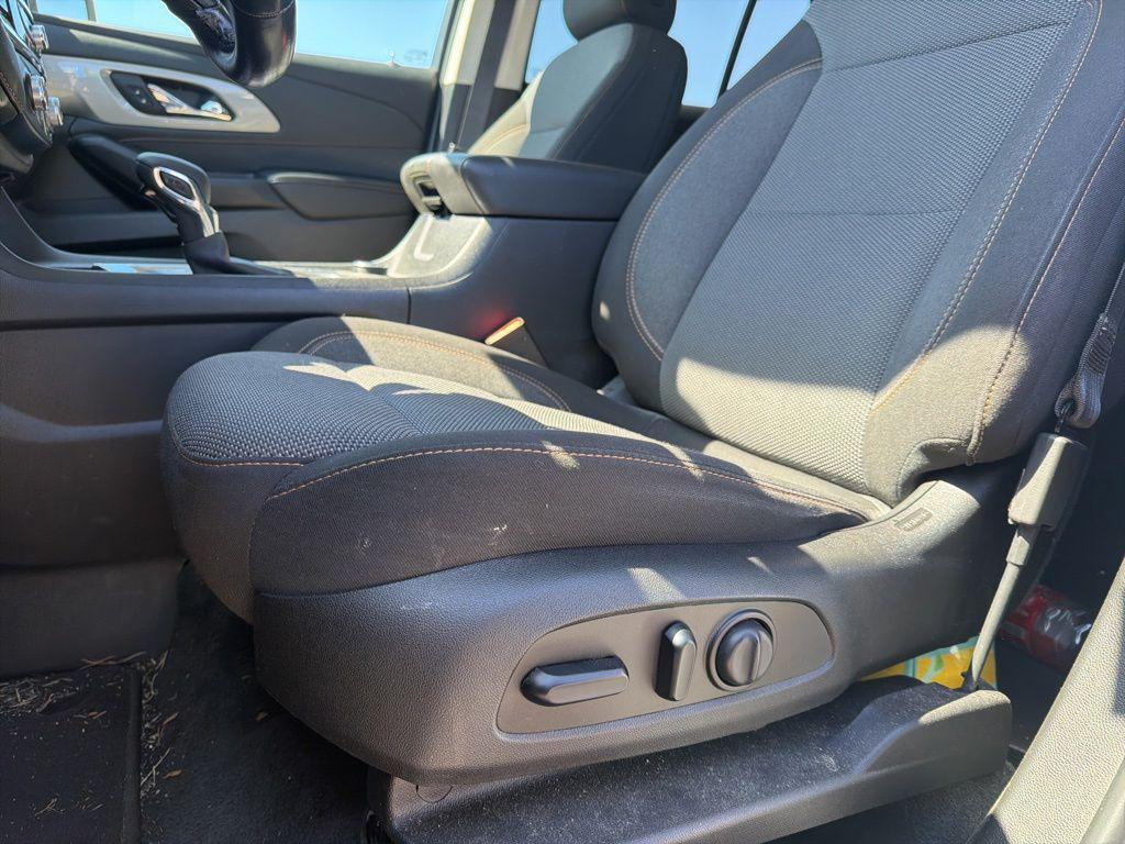 used 2021 Chevrolet Traverse car, priced at $28,499