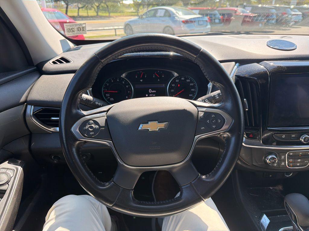 used 2021 Chevrolet Traverse car, priced at $28,499