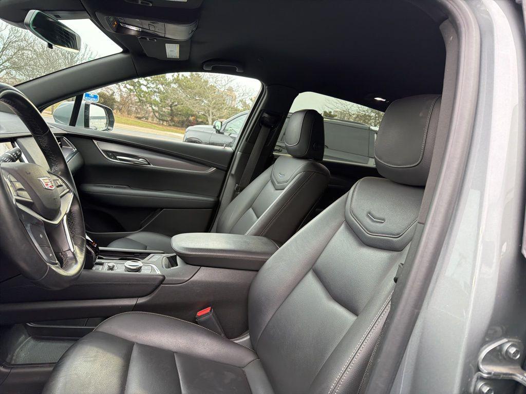 used 2023 Cadillac XT5 car, priced at $27,495