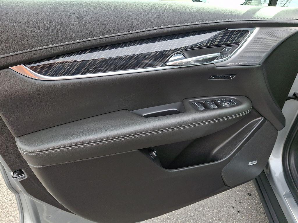 used 2023 Cadillac XT6 car, priced at $38,227