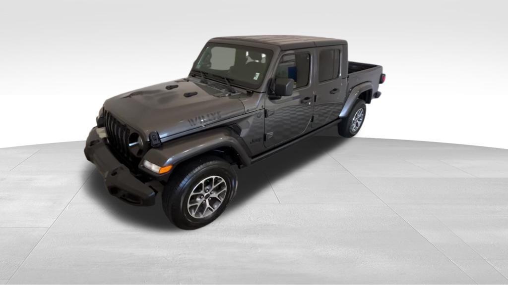 used 2022 Jeep Gladiator car, priced at $24,500
