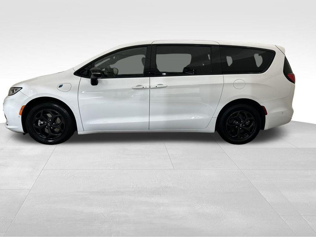 used 2024 Chrysler Pacifica Hybrid car, priced at $26,883