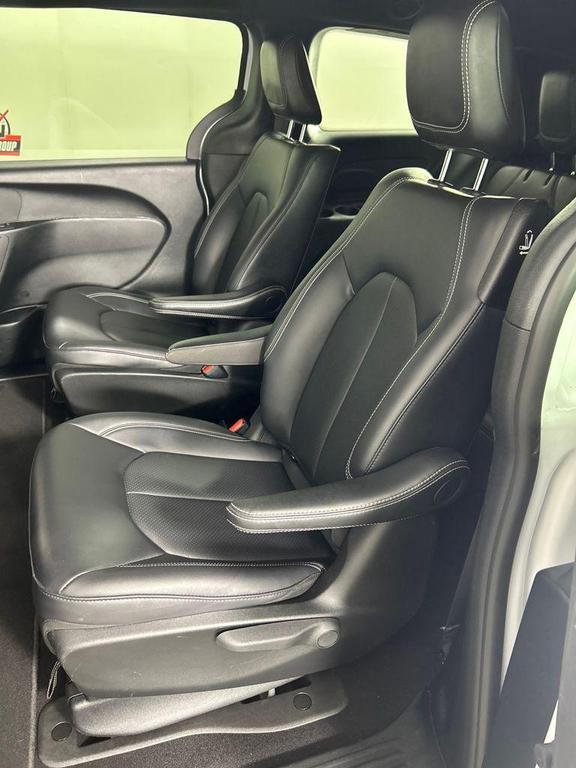 used 2024 Chrysler Pacifica Hybrid car, priced at $26,883