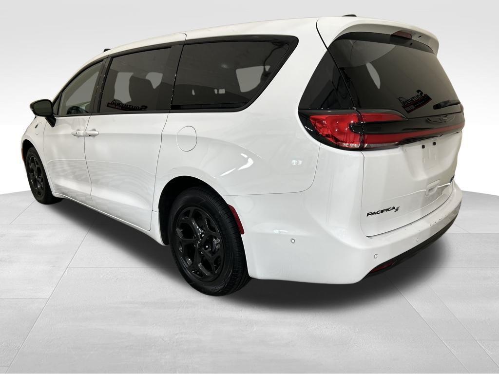 used 2024 Chrysler Pacifica Hybrid car, priced at $26,883