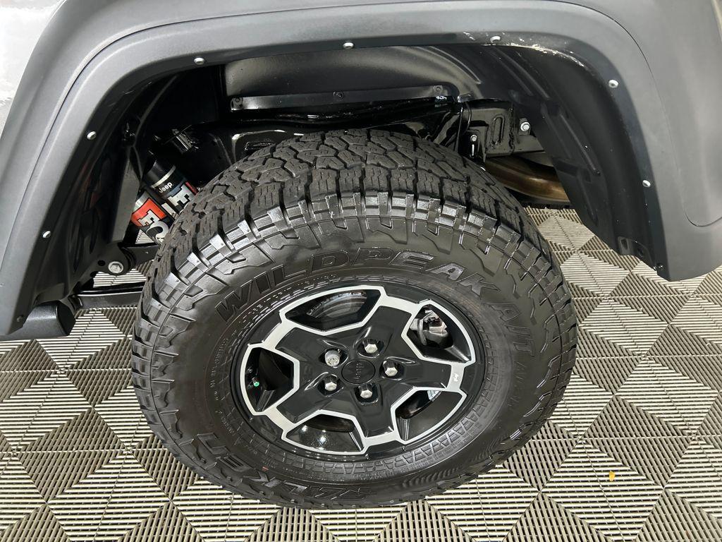 used 2022 Jeep Gladiator car, priced at $35,883