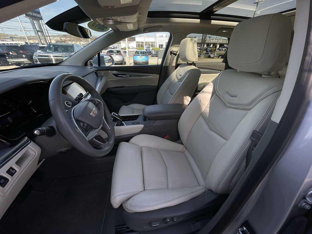 used 2017 Cadillac XT5 car, priced at $15,990