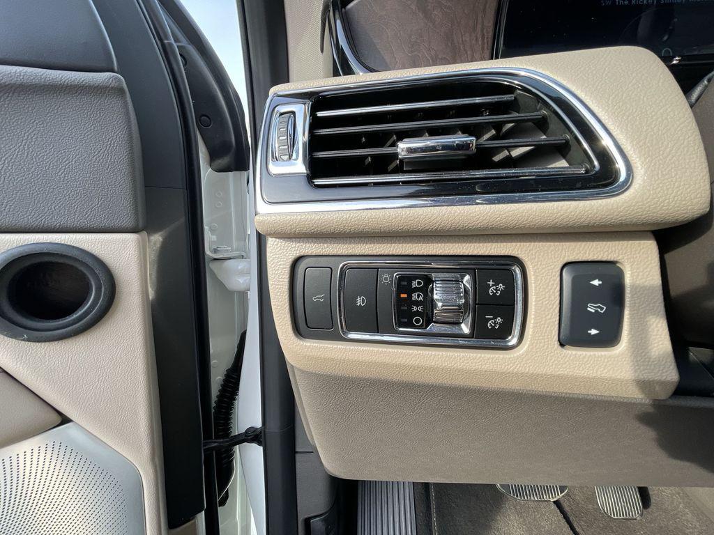 used 2024 Lincoln Navigator car, priced at $68,489