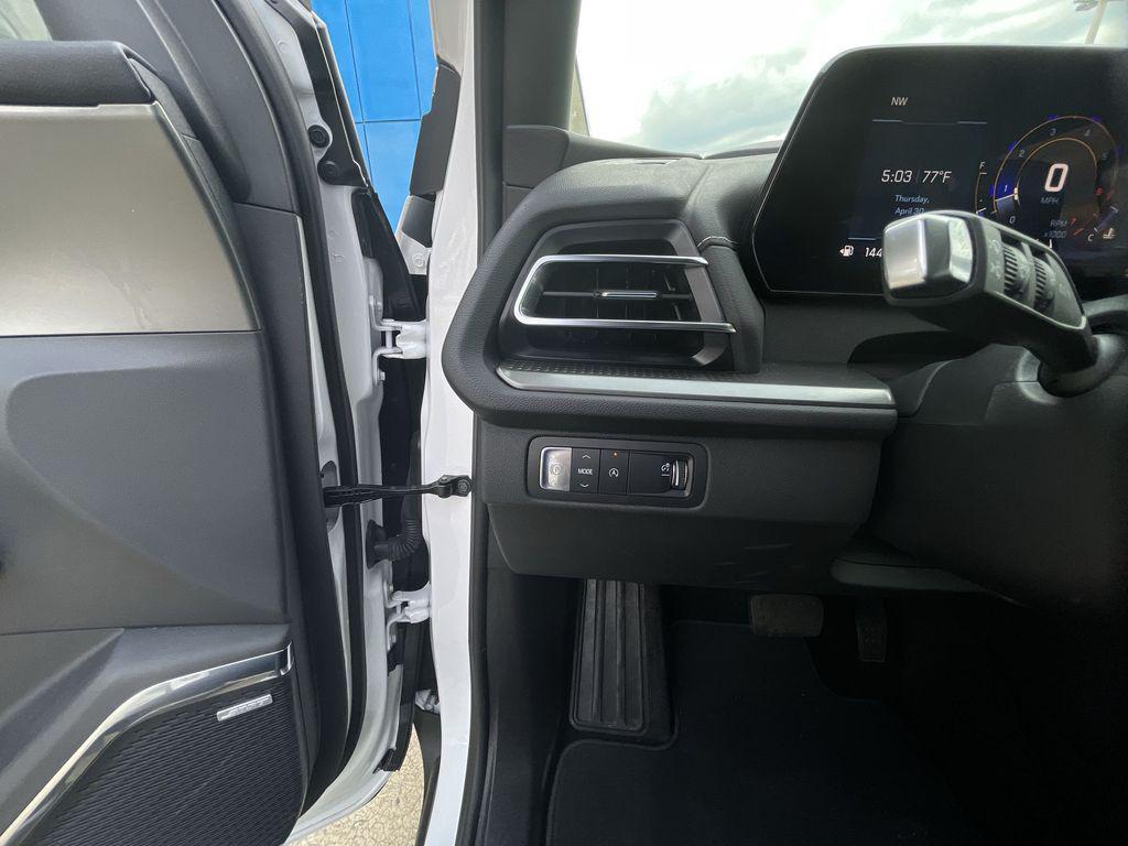 used 2024 Chevrolet Traverse car, priced at $37,990