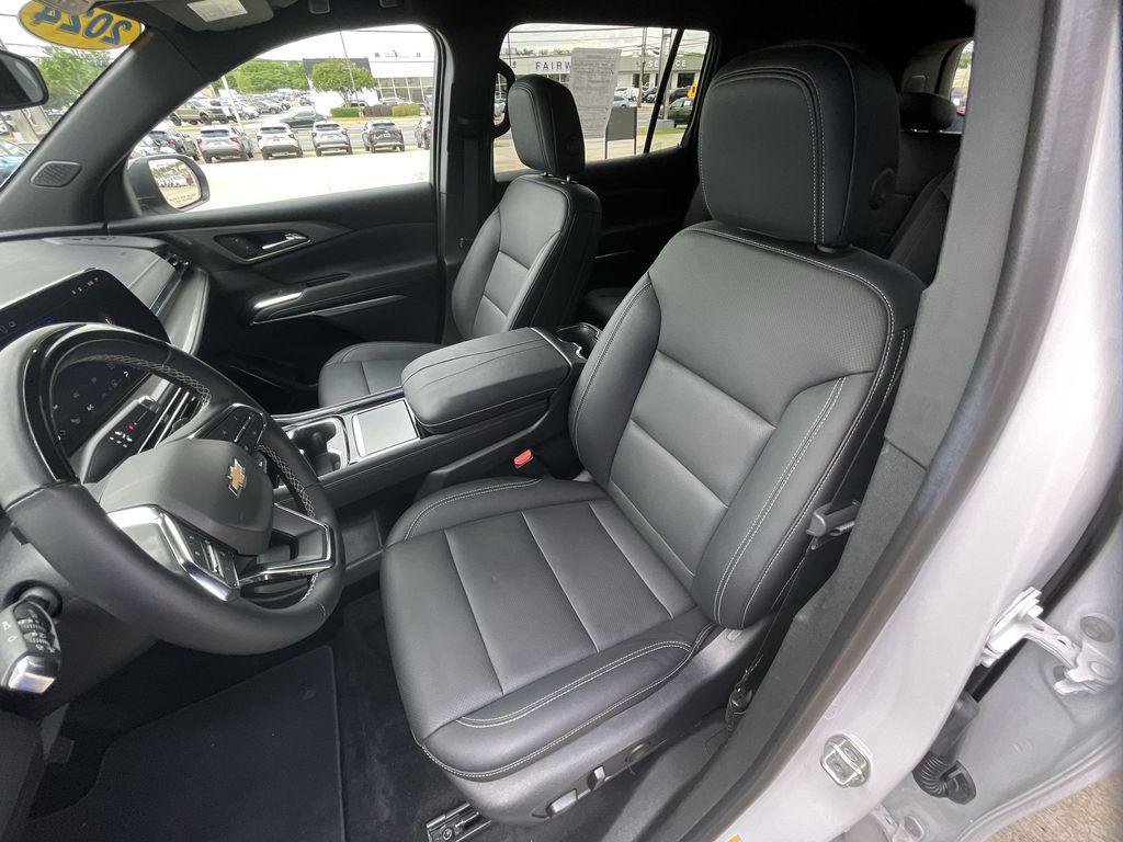 used 2024 Chevrolet Traverse car, priced at $37,990