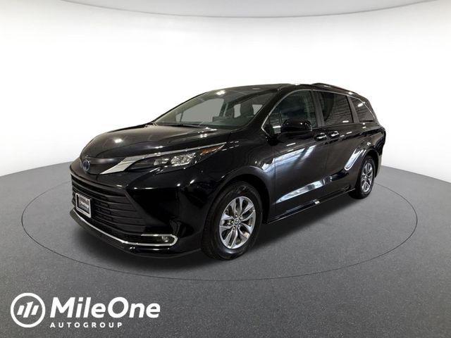 used 2024 Toyota Sienna car, priced at $40,300