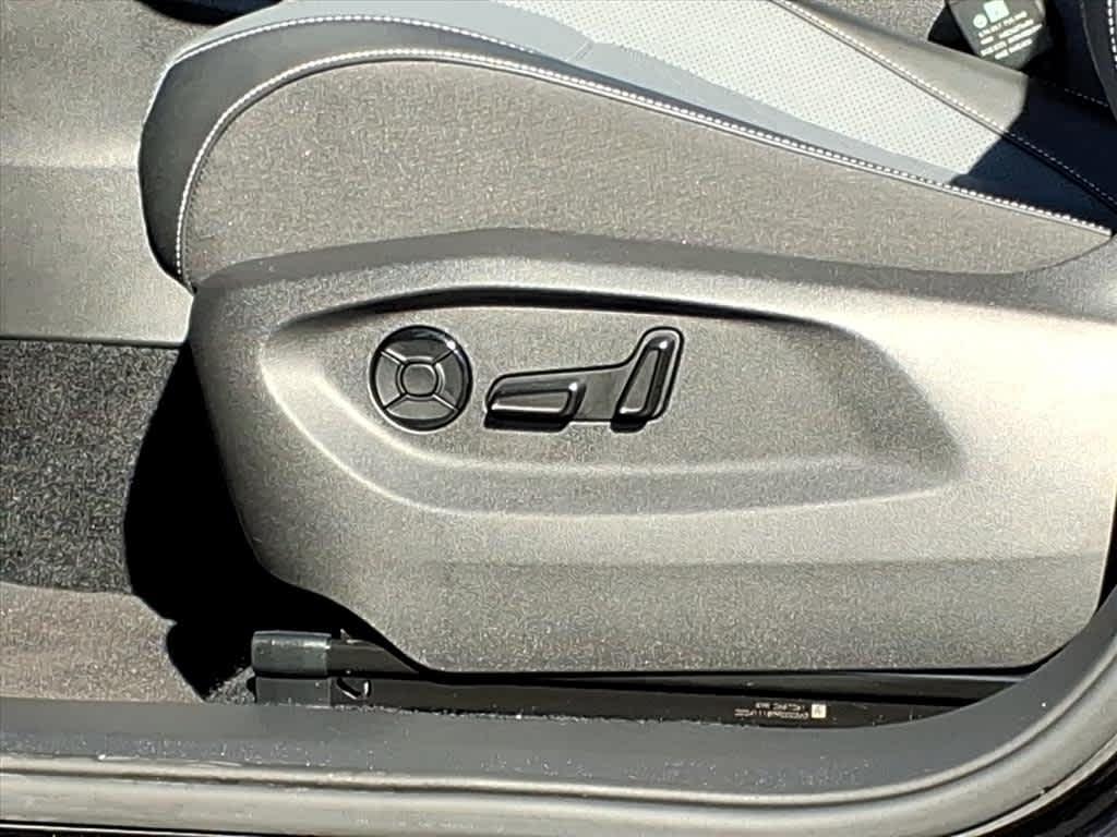 used 2025 Volkswagen Tiguan car, priced at $32,992