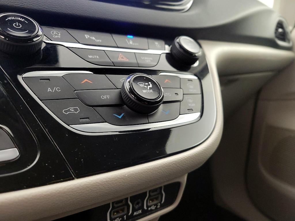used 2023 Chrysler Pacifica car, priced at $25,998