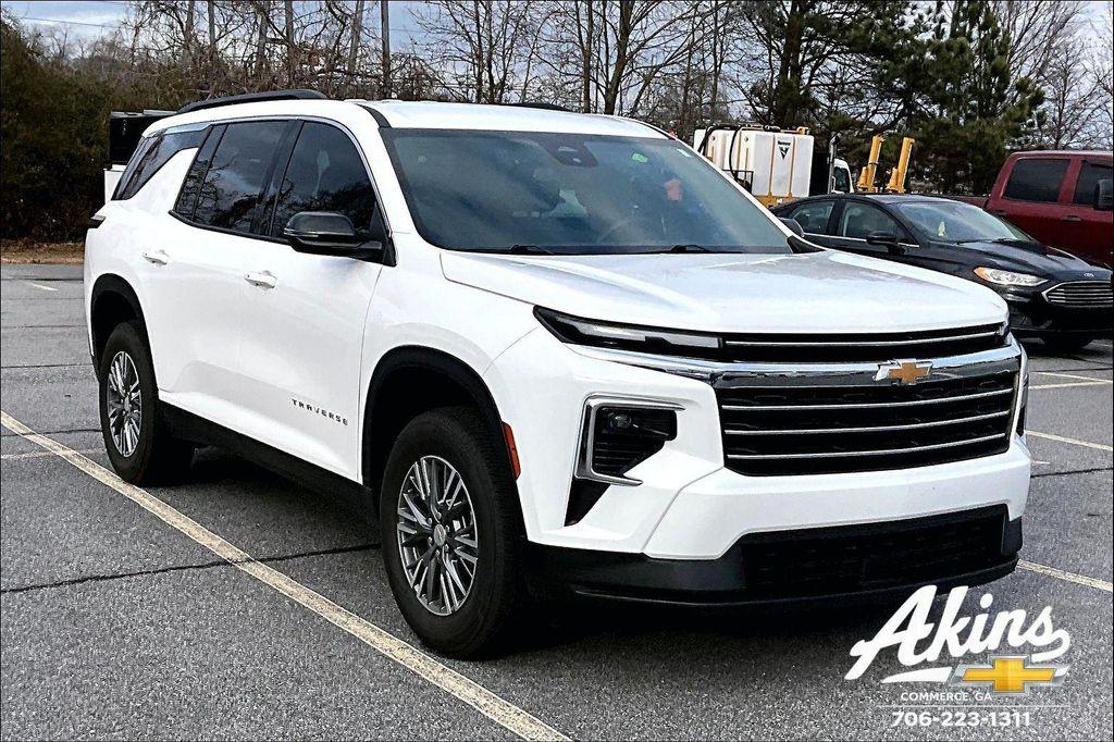 used 2025 Chevrolet Traverse car, priced at $37,086