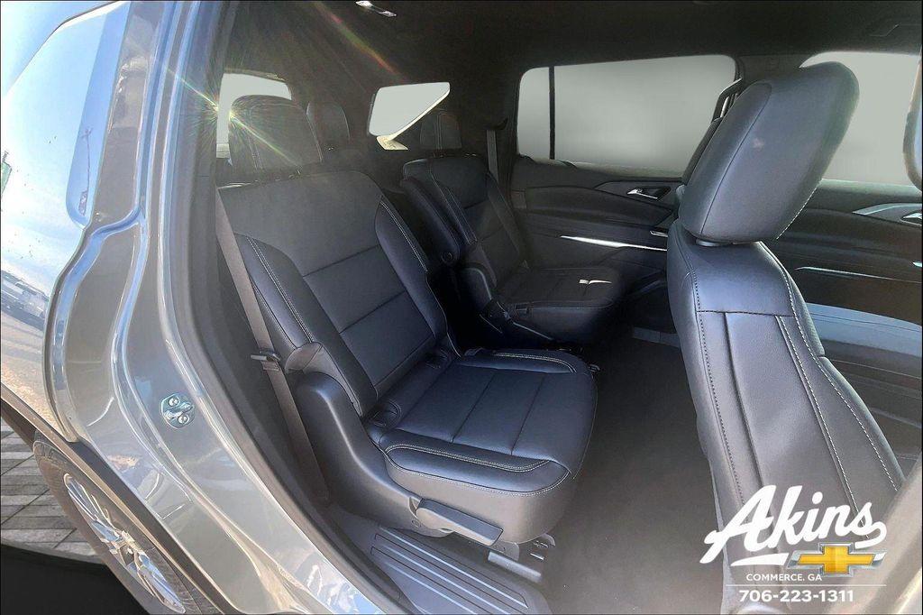 new 2026 Chevrolet Traverse car, priced at $43,859