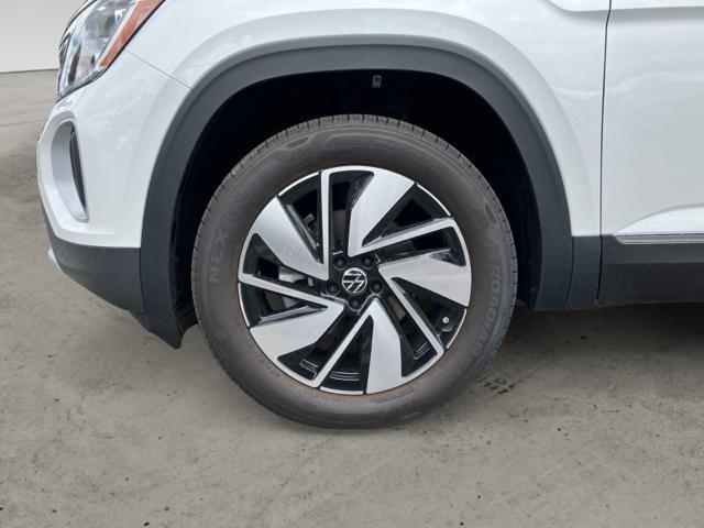new 2025 Volkswagen Atlas car, priced at $44,354