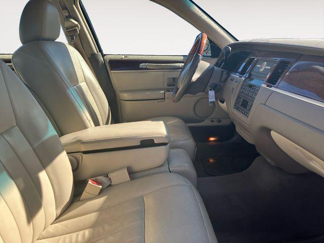 used 2003 Lincoln Town Car car, priced at $4,987