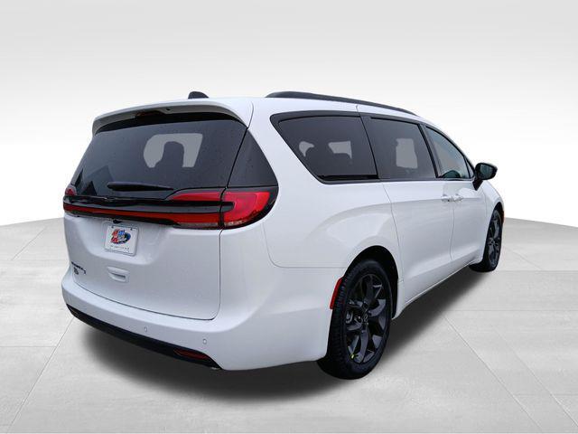new 2026 Chrysler Pacifica car, priced at $46,007