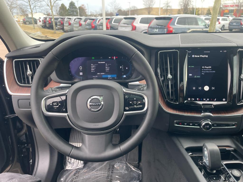 used 2023 Volvo XC60 car, priced at $32,600