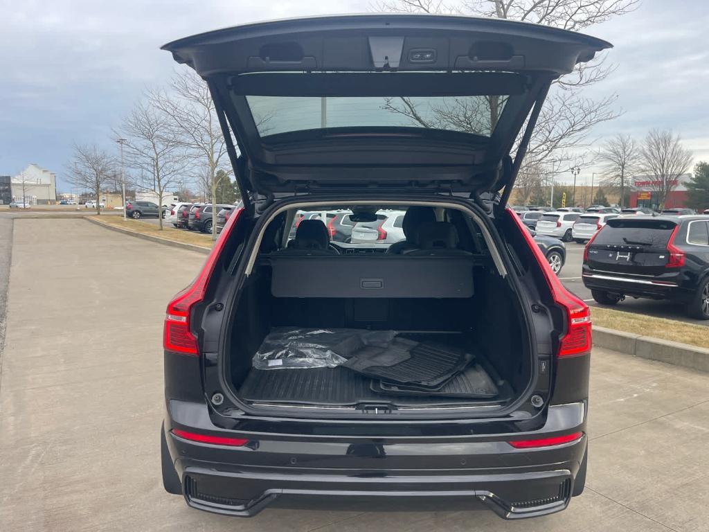 used 2023 Volvo XC60 car, priced at $32,600