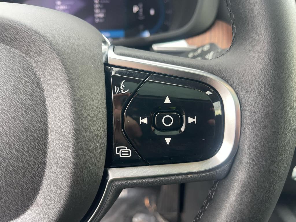 used 2023 Volvo XC60 car, priced at $32,600