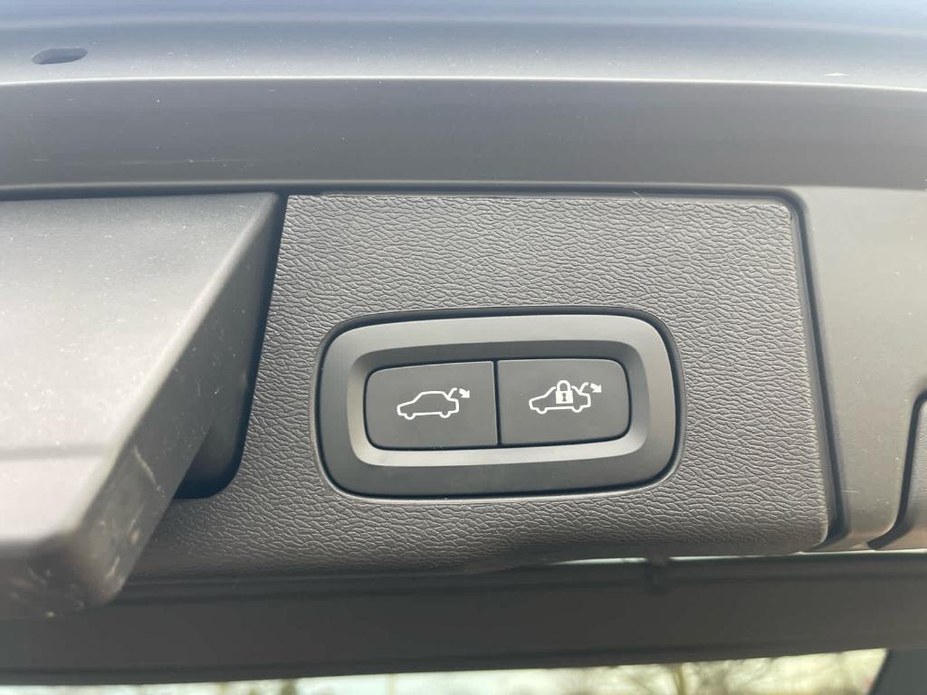 used 2023 Volvo XC60 car, priced at $32,600