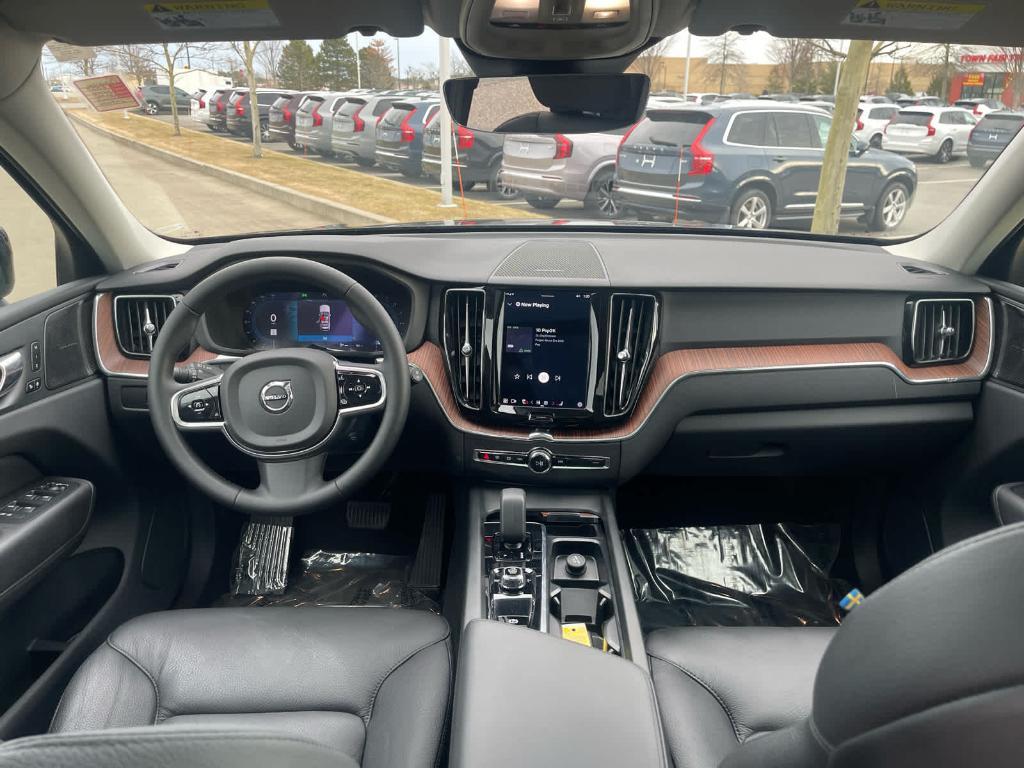 used 2023 Volvo XC60 car, priced at $32,600