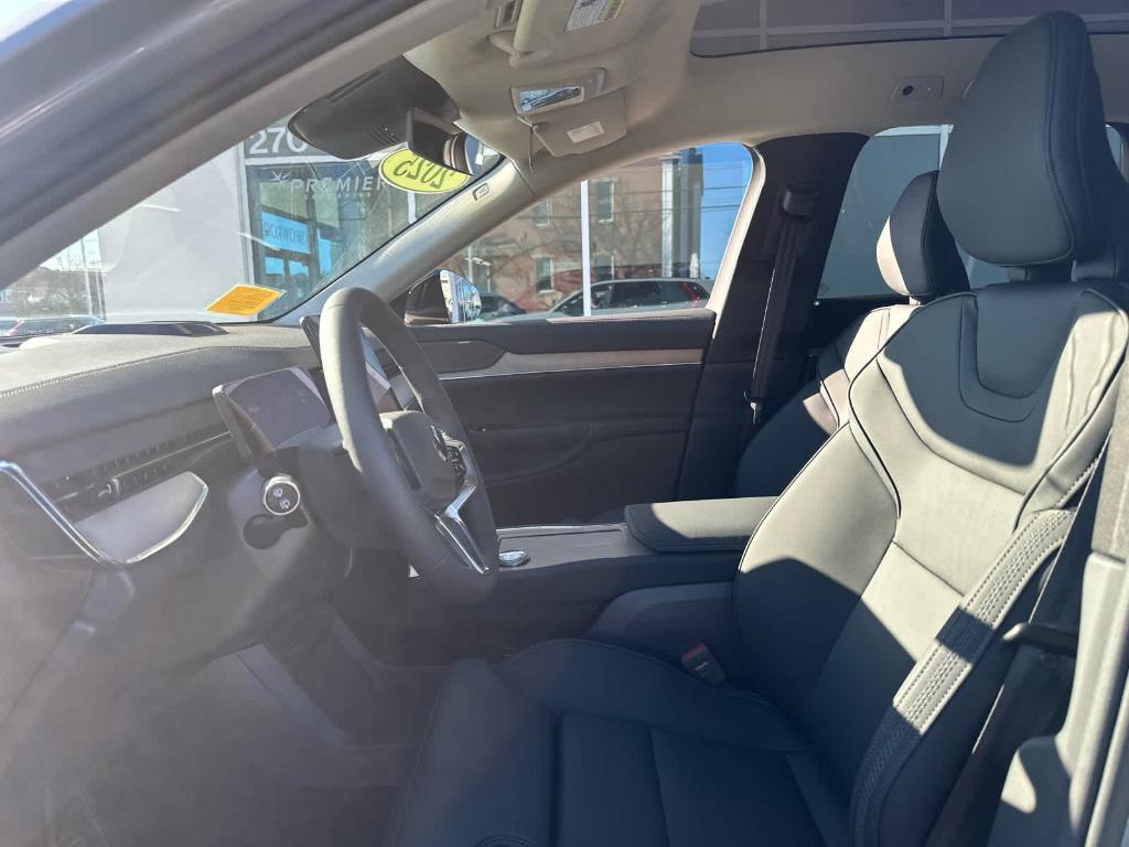 new 2025 Volvo EX90 car, priced at $78,569
