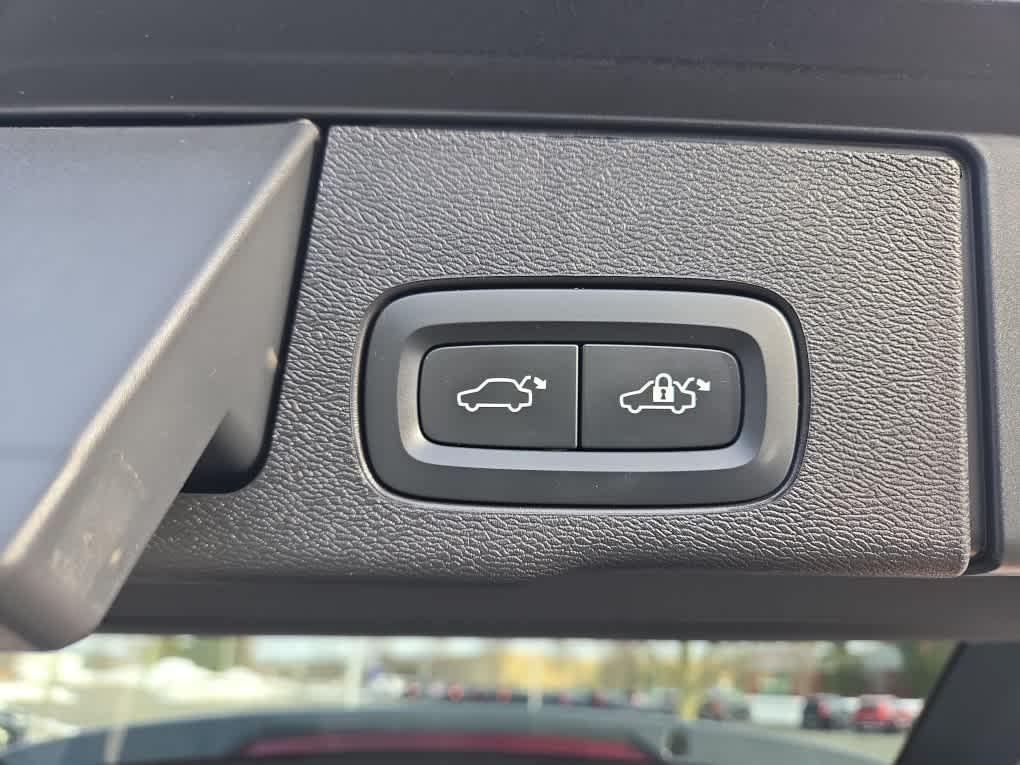 used 2023 Volvo XC60 car, priced at $32,900