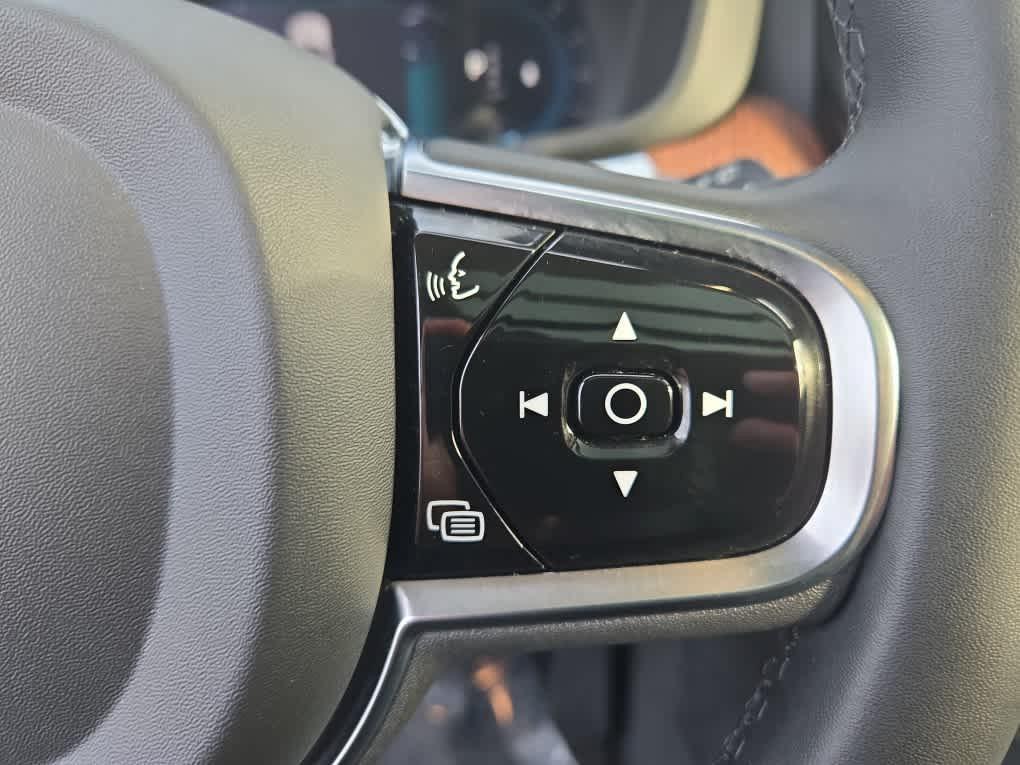 used 2023 Volvo XC60 car, priced at $32,900