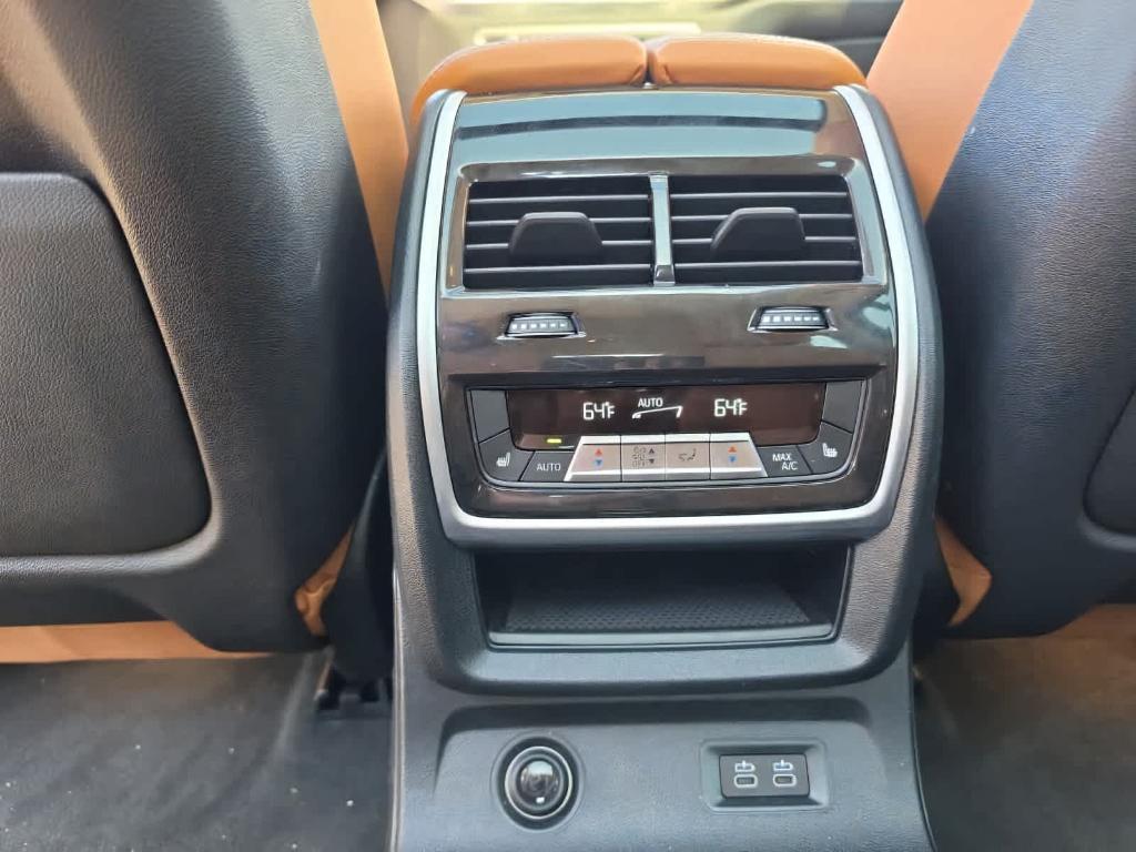 BMW X7 view 30