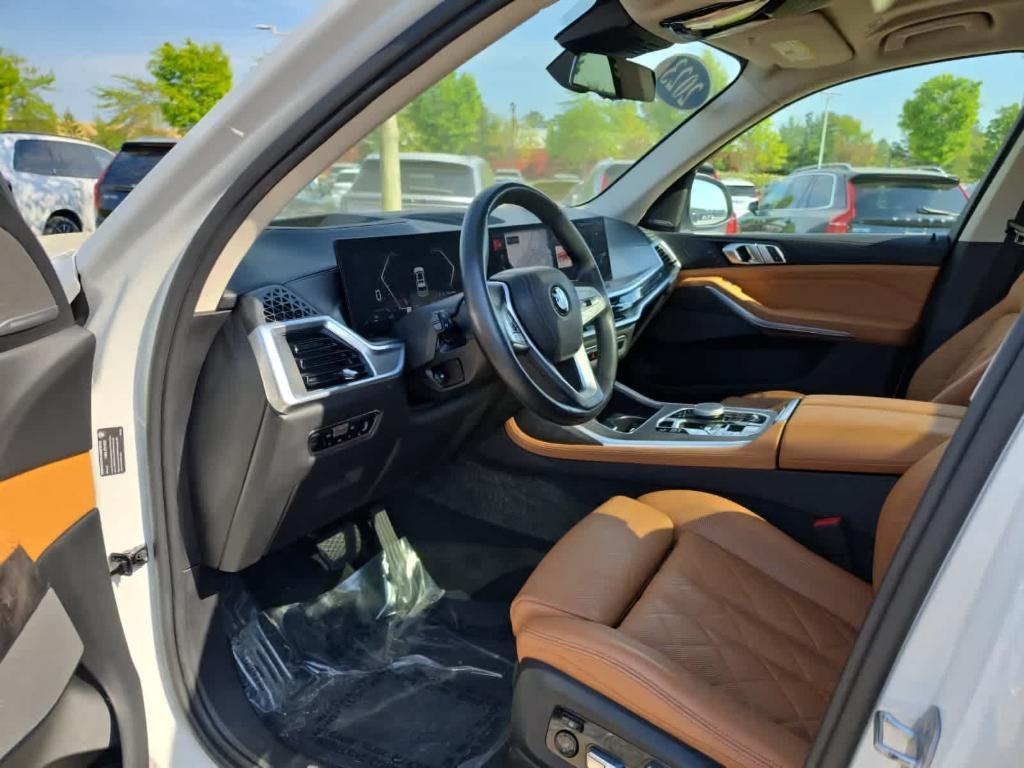 BMW X7 view 14