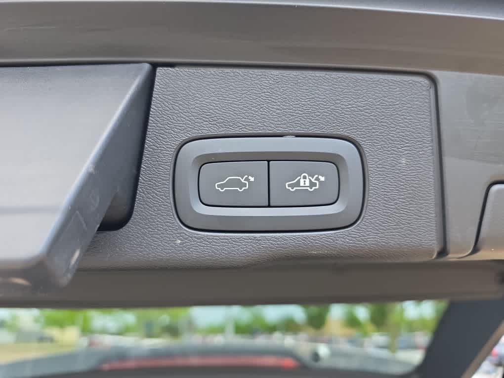 used 2023 Volvo XC60 car, priced at $36,094