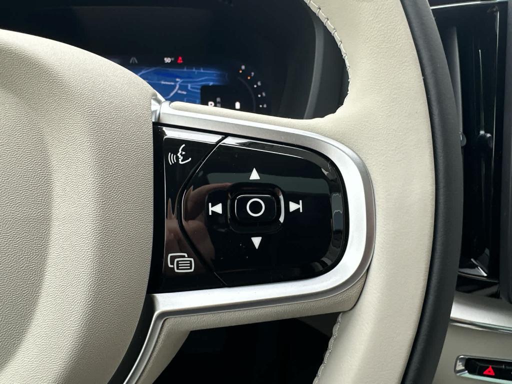 new 2026 Volvo XC60 car, priced at $69,684