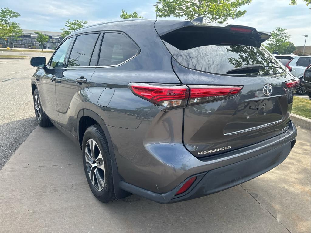 used 2020 Toyota Highlander car, priced at $25,094
