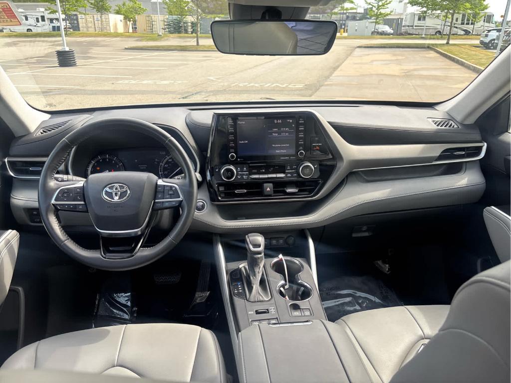 used 2020 Toyota Highlander car, priced at $25,094