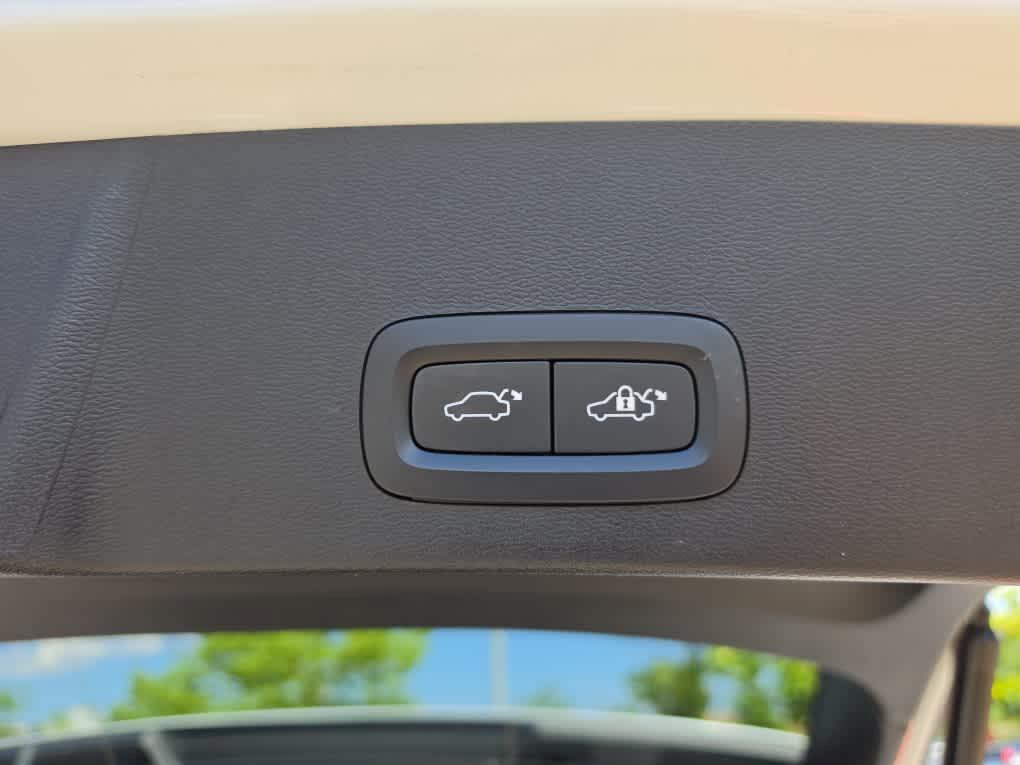 used 2023 Volvo XC40 car, priced at $28,094