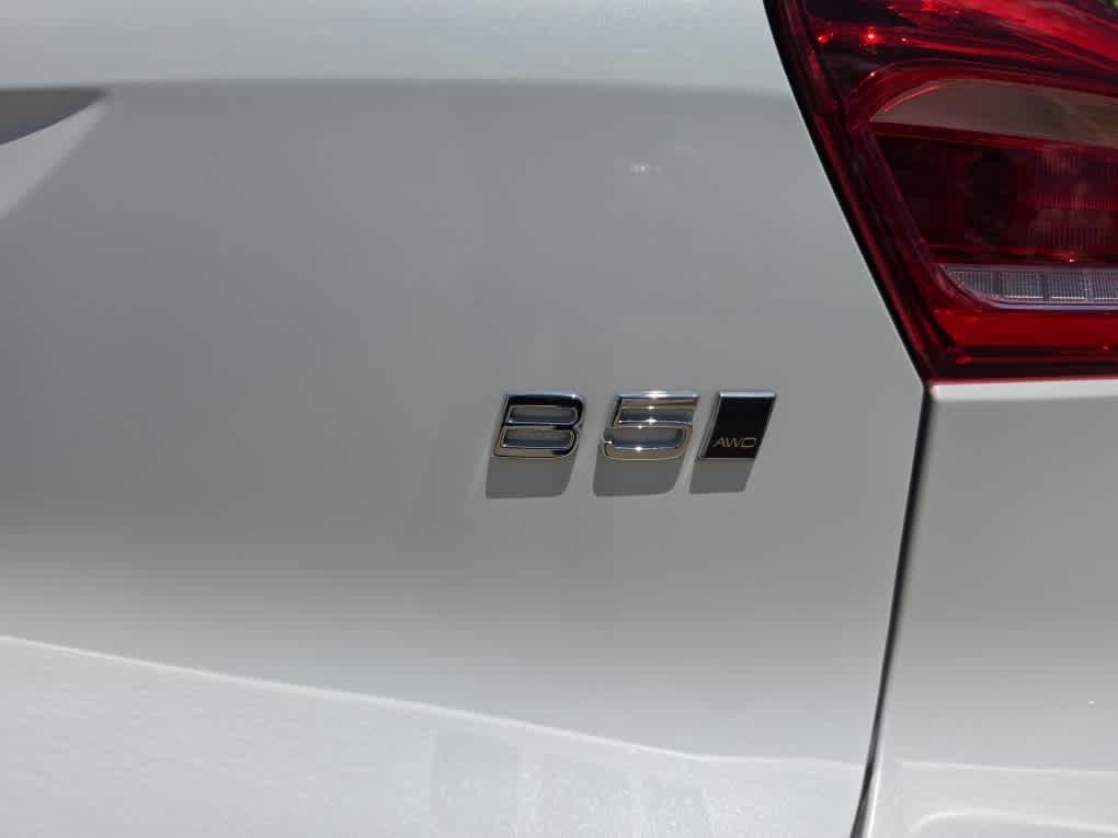 used 2023 Volvo XC40 car, priced at $28,094