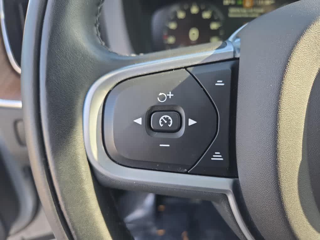 used 2021 Volvo XC60 car, priced at $26,800