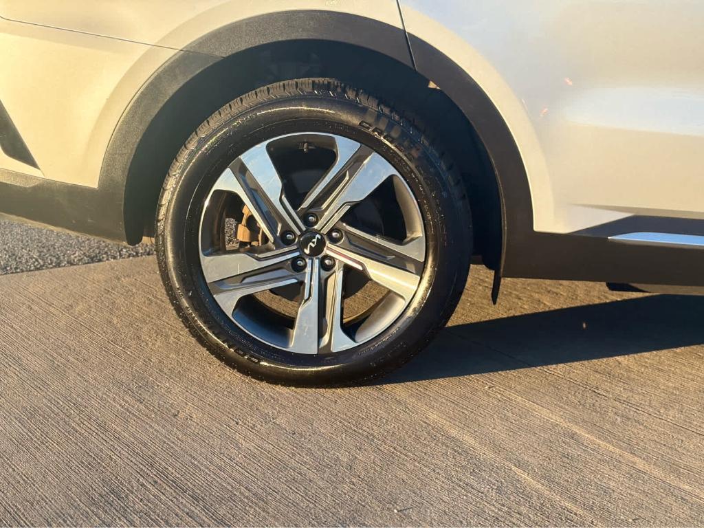 used 2022 Kia Sorento Plug-In Hybrid car, priced at $22,300
